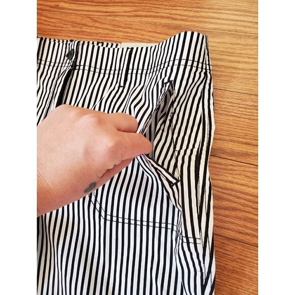 Chico Pants Cropped Women's‎ Size 6 (Chico 0.5) Black White Striped Lightweight - Picture 3 of 16